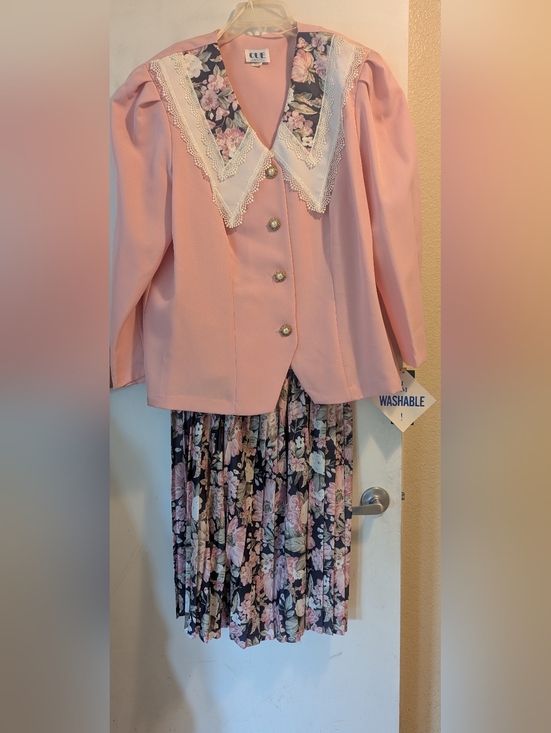 Dresses & Skirts - Vintage Pink Two-Piece Floral Skirt Set with Lace Collar